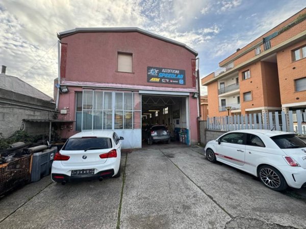 locale commerciale in vendita a Viterbo