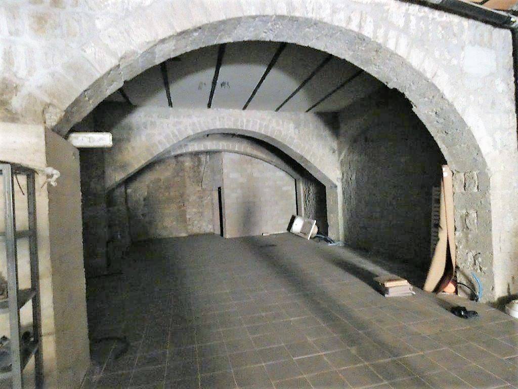locale commerciale in vendita a Viterbo in zona Centro Città