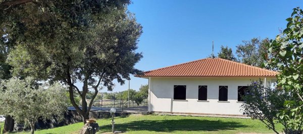 casa indipendente in vendita a Viterbo in zona Tobia