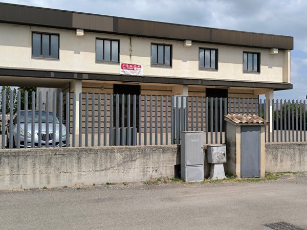 capannone in vendita a Viterbo