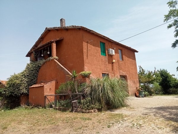 casa indipendente in vendita a Viterbo