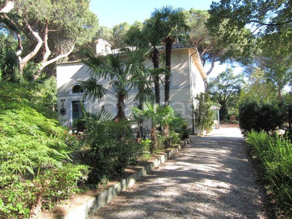casa indipendente in vendita a Viterbo in zona San Martino al Cimino