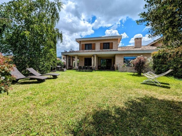 casa indipendente in vendita a Viterbo