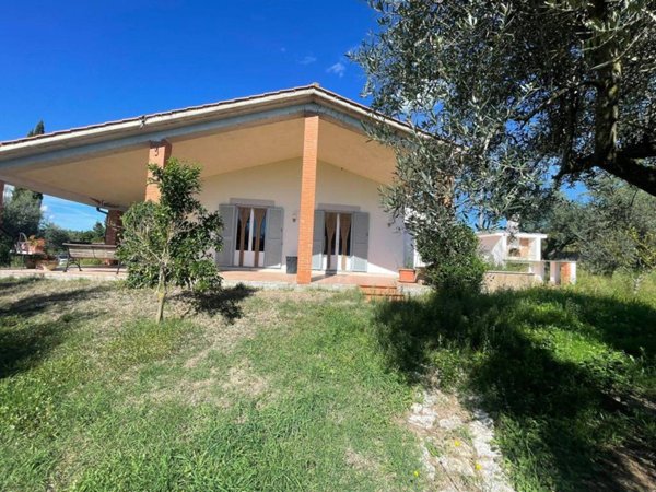 casa indipendente in vendita a Viterbo in zona Monterazzano