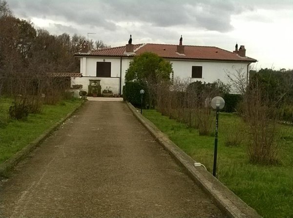 casa indipendente in vendita a Viterbo