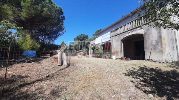 casa indipendente in vendita a Viterbo in zona Roccalvecce
