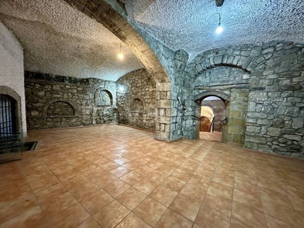 negozio in vendita a Viterbo in zona Centro Città