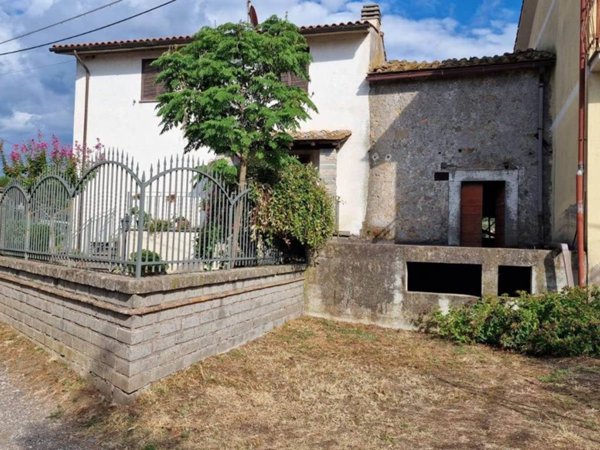 appartamento in vendita a Viterbo in zona San Martino al Cimino