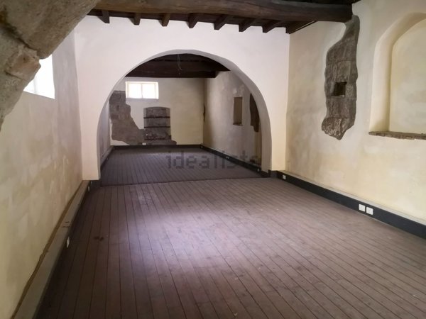 locale di sgombero in vendita a Viterbo in zona Centro Città