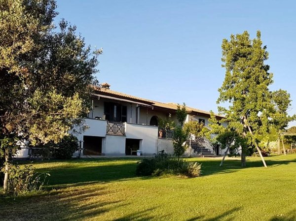 casa indipendente in vendita a Viterbo