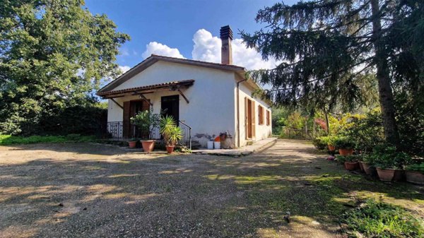 casa indipendente in vendita a Viterbo in zona San Martino al Cimino