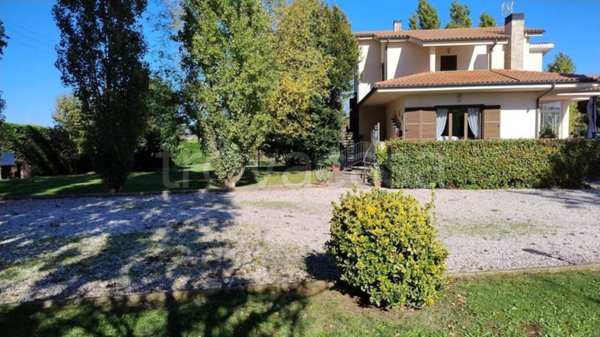 casa indipendente in vendita a Viterbo in zona Monterazzano