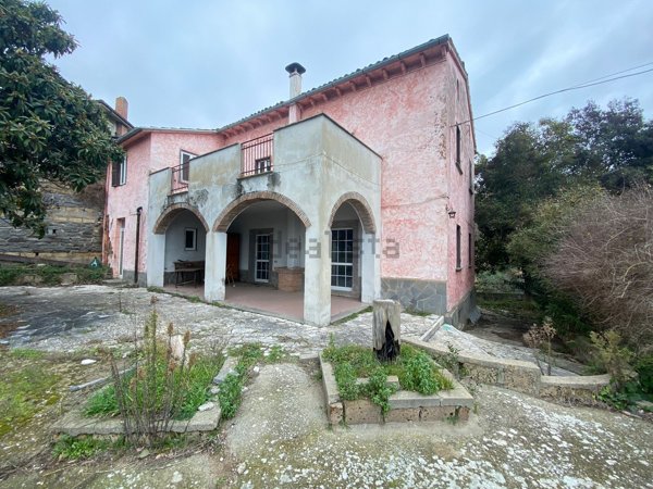casa indipendente in vendita a Viterbo in zona Roccalvecce