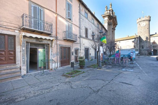 negozio in vendita a Viterbo in zona Bagnaia