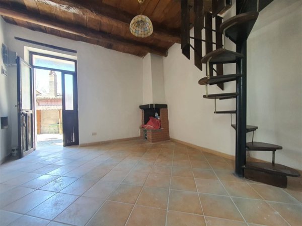 appartamento in vendita a Viterbo in zona Roccalvecce