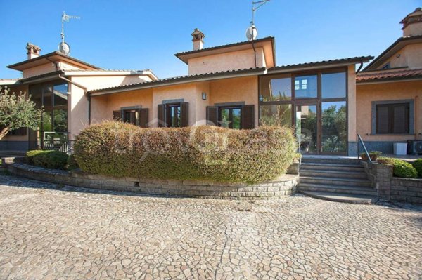 casa indipendente in vendita a Viterbo in zona Centro Città