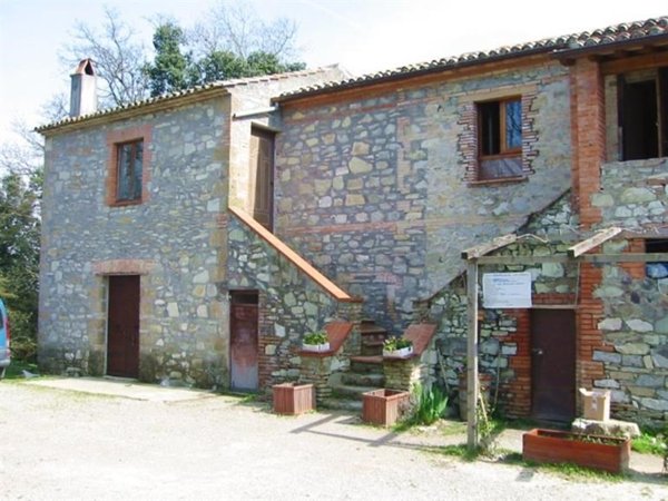 casa indipendente in vendita a Viterbo in zona Centro Città