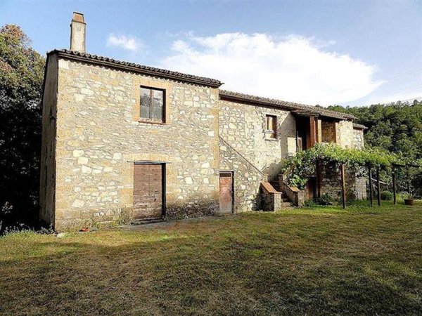 casa indipendente in vendita a Viterbo in zona Centro Città
