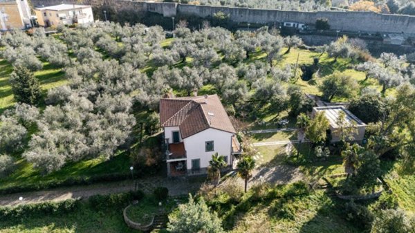 casa indipendente in vendita a Viterbo in zona Centro Città