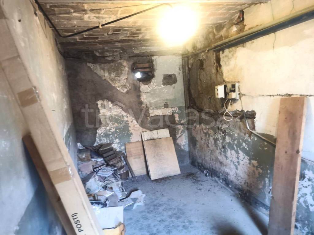 locale di sgombero in vendita a Viterbo in zona Centro Città