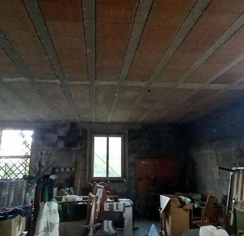 casa indipendente in vendita a Viterbo in zona Tobia