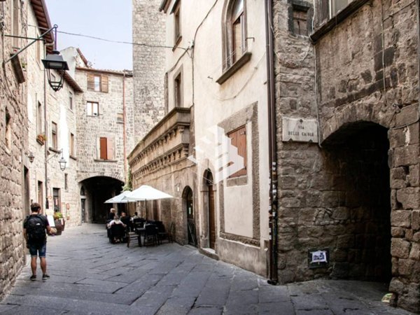 negozio in vendita a Viterbo in zona Centro Città