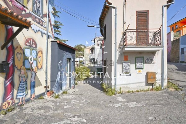 quadrivano in vendita a Viterbo in zona Roccalvecce