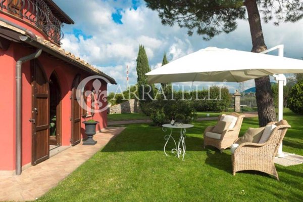 casa indipendente in vendita a Viterbo in zona Centro Città