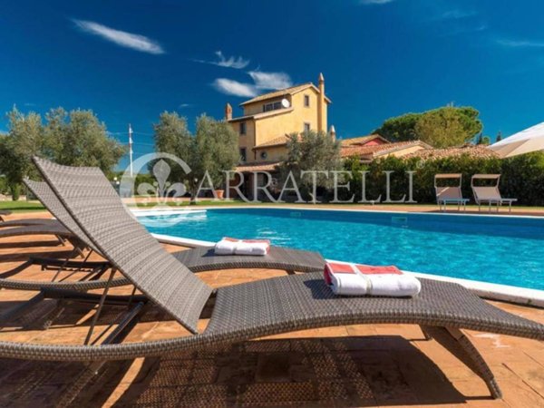 intera palazzina in vendita a Viterbo in zona Centro Città