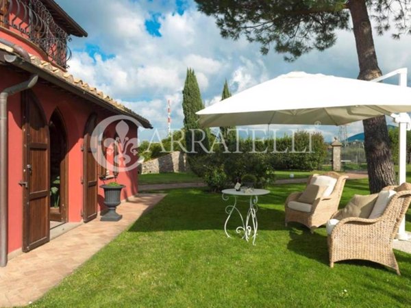 casa indipendente in vendita a Viterbo in zona Centro Città