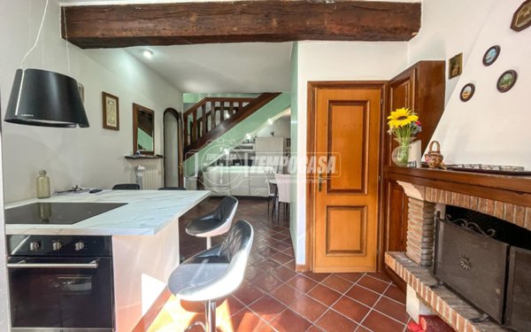 casa indipendente in vendita a Viterbo in zona Centro Città