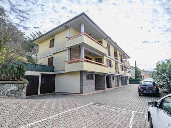 appartamento in vendita a Viterbo in zona San Martino al Cimino