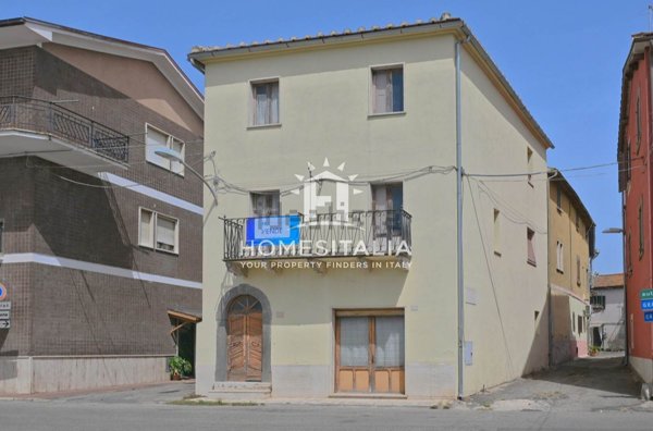 pentavano in vendita a Viterbo