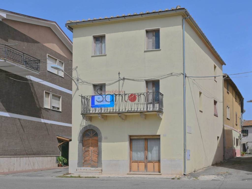 pentavano in vendita a Viterbo in zona Grotte Santo Stefano