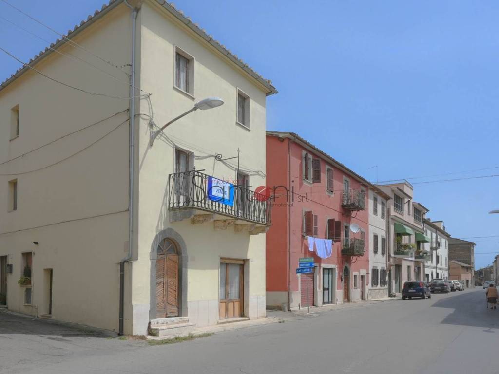 pentavano in vendita a Viterbo in zona Grotte Santo Stefano