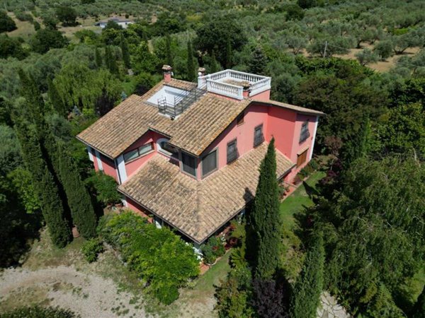 casa indipendente in vendita a Viterbo