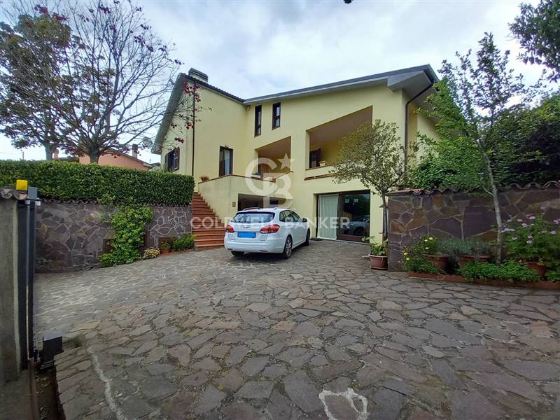 casa indipendente in vendita a Viterbo