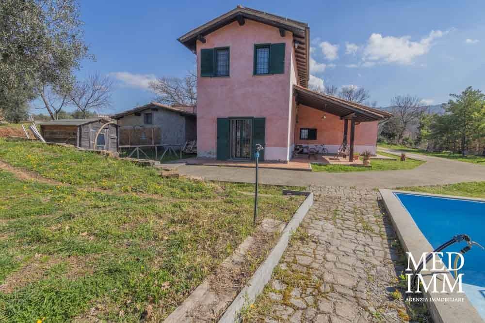 villa in vendita a Viterbo in zona Tobia