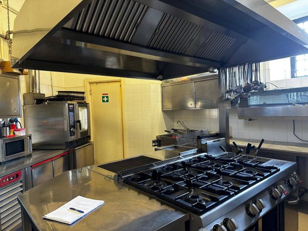 negozio in vendita a Viterbo in zona Centro Città