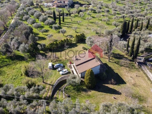 casa indipendente in vendita a Viterbo