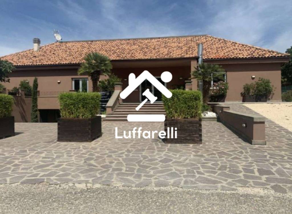 negozio in vendita a Viterbo in zona Bagnaia