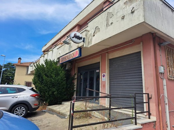locale commerciale in vendita a Viterbo
