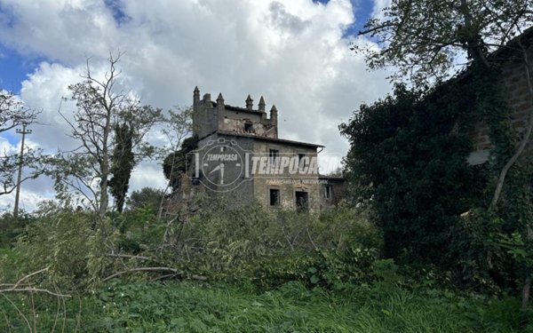 casa indipendente in vendita a Viterbo in zona Centro Città