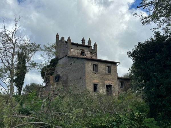 casa indipendente in vendita a Viterbo in zona Centro Città