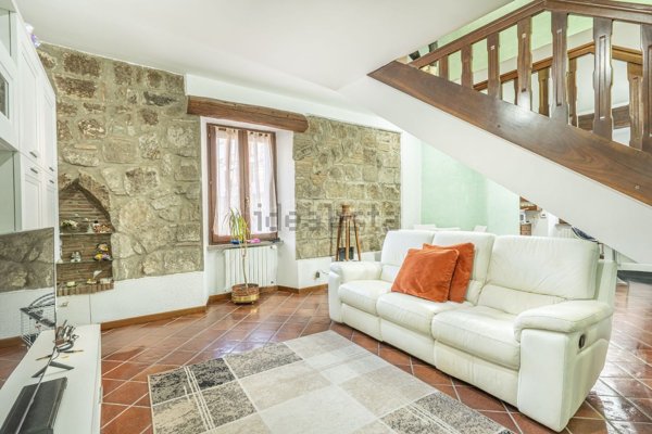 casa indipendente in vendita a Viterbo in zona Centro Città