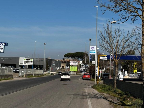locale commerciale in vendita a Viterbo