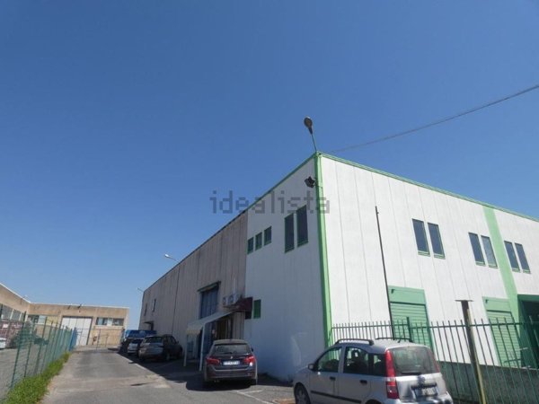 locale di sgombero in vendita a Viterbo