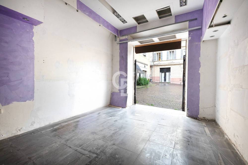 locale commerciale in vendita a Viterbo in zona Centro Città