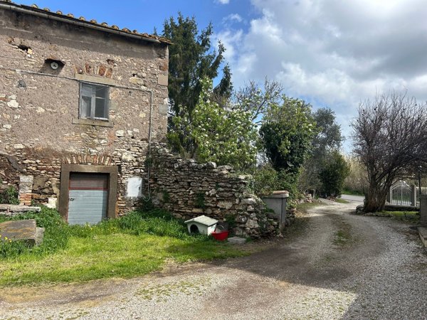 pentavano in vendita a Viterbo