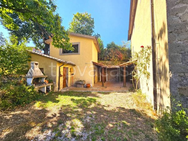 casale in vendita a Viterbo in zona San Martino al Cimino